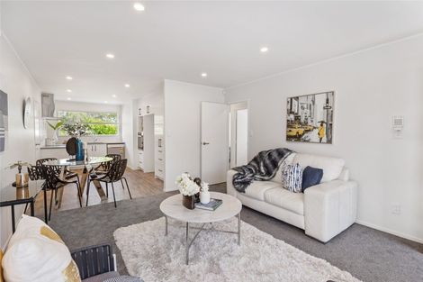 Photo of property in 1/38 Ballater Place, Highland Park, Auckland, 2010