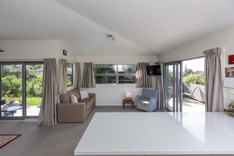 Photo of property in 5 Newry Road, Raumati Beach, Paraparaumu, 5032