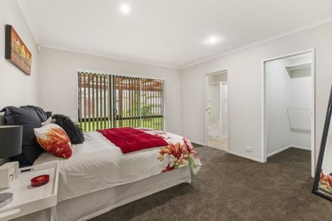 Photo of property in 17 Magic Way, Randwick Park, Auckland, 2105