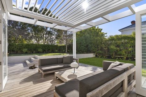 Photo of property in 28 Princes Street, Northcote Point, Auckland, 0627