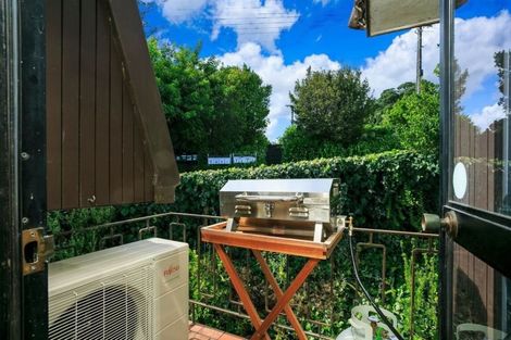 Photo of property in 8/27 Rangatira Road, Birkdale, Auckland, 0626