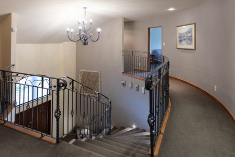 Photo of property in 33 Ruapehu Drive, Fitzherbert, Palmerston North, 4410