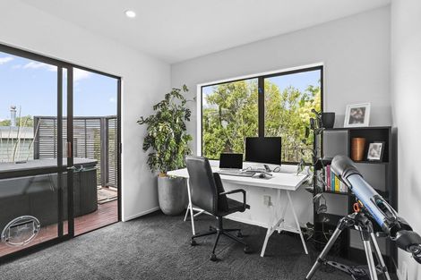 Photo of property in 76 Shaw Road, Oratia, Auckland, 0604