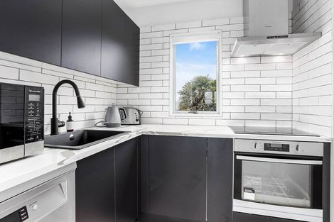 Photo of property in 63 Seaview Road, Castor Bay, Auckland, 0620