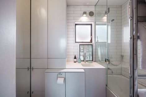 Photo of property in 5/2 Oriental Terrace, Mount Victoria, Wellington, 6011