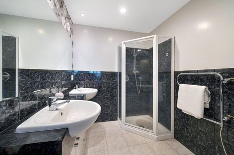 Photo of property in 2i/175 Hurstmere Road, Takapuna, Auckland, 0622