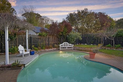 Photo of property in 2 Girvan Street, Fendalton, Christchurch, 8041