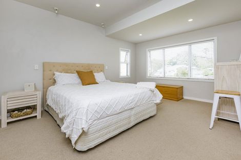 Photo of property in 9 Banks Road, Kawakawa Bay, Papakura, 2585