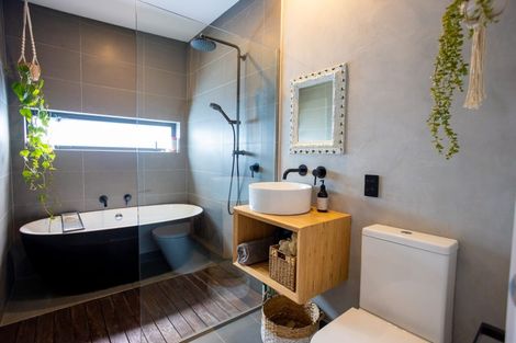 Photo of property in 4 Awatira Drive, Papamoa Beach, Papamoa, 3118