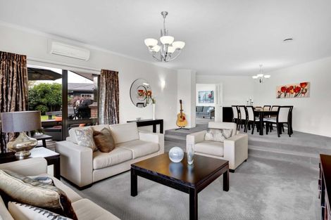 Photo of property in 3b Larsen Place, Merrilands, New Plymouth, 4312