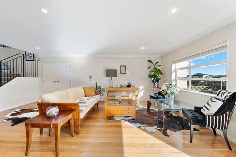 Photo of property in 55 Laurel Oak Drive, Schnapper Rock, Auckland, 0632