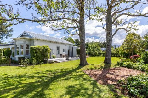 Photo of property in 16 Orchard Road, Greytown, 5712