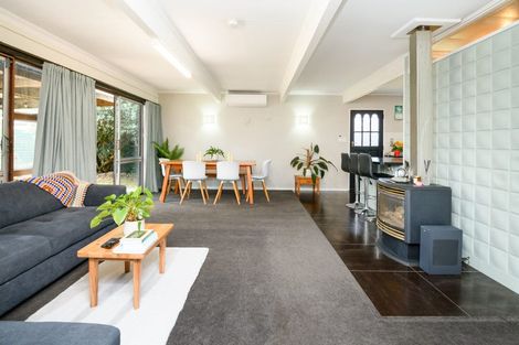 Photo of property in 6 Pukatea Place, Milson, Palmerston North, 4414