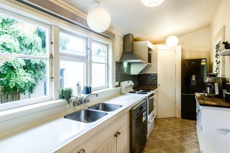 Photo of property in 205 Grove Road, Mayfair, Hastings, 4122