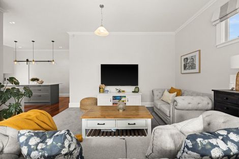 Photo of property in 127 Vigor Brown Street, Napier South, Napier, 4110