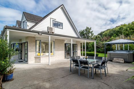 Photo of property in 22 Ranfurly Road, Alfriston, Auckland, 2105