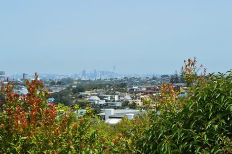 Photo of property in 1/2 Katui Street, Castor Bay, Auckland, 0620