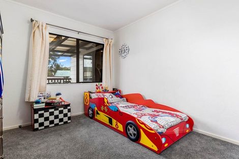 Photo of property in 19 Loughanure Place, Massey, Auckland, 0614