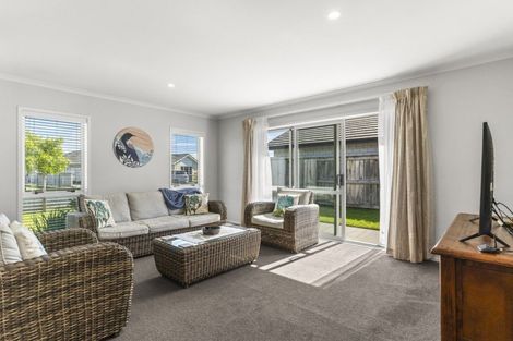 Photo of property in 32 Harding Drive, Papamoa Beach, Papamoa, 3118