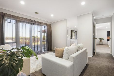 Photo of property in 49 Ayrshire Drive, Grandview Heights, Hamilton, 3200