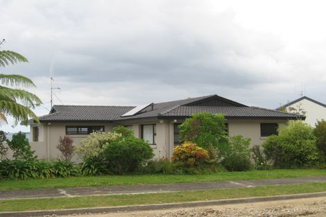 Photo of property in 17 Tinopai Drive, Omokoroa, 3114