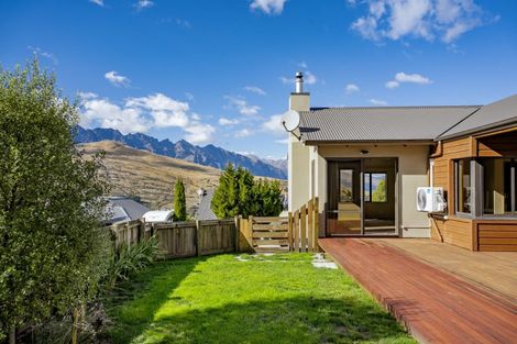 Photo of property in 13 Goldleaf Hill, Queenstown, 9300