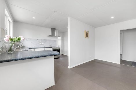 Photo of property in 56 Kemble Close, Mangere, Auckland, 2022