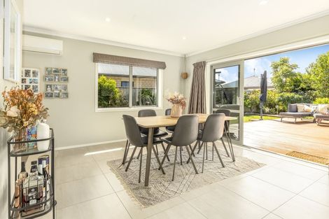 Photo of property in 5 Pearson Place, Paraparaumu, 5032