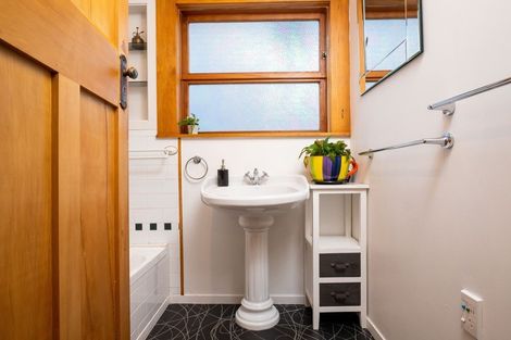 Photo of property in 42 Cameron Road, Bluff Hill, Napier, 4110