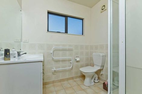 Photo of property in 16 Fearnley Grove, Albany, Auckland, 0632