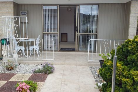 Photo of property in 27 Kamo Road, Regent, Whangarei, 0112