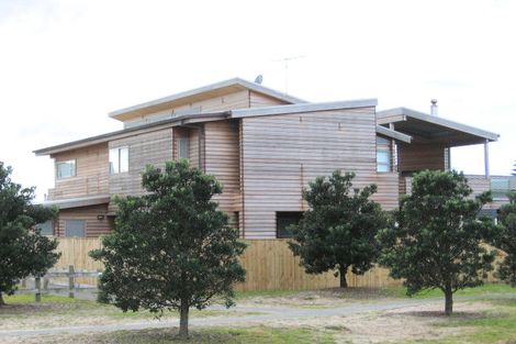 Photo of property in 20 Lagoon Way, Omaha, 0986