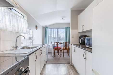 Photo of property in 2/6 Helena Street, Massey, Auckland, 0614