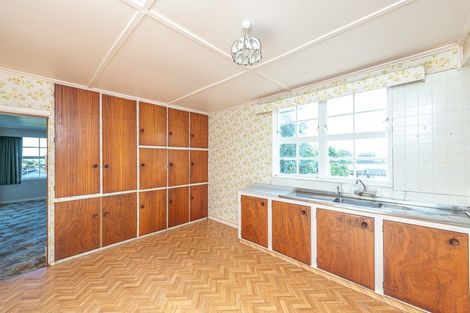 Photo of property in 98 Cornfoot Street, Castlecliff, Whanganui, 4501