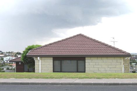 Photo of property in 106 Luckens Road, West Harbour, Auckland, 0618