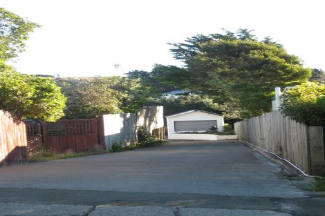 Photo of property in 12 Miles Crescent, Newlands, Wellington, 6037