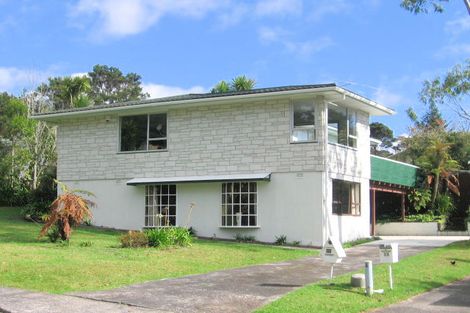 Photo of property in 35 Staincross Street, Green Bay, Auckland, 0604