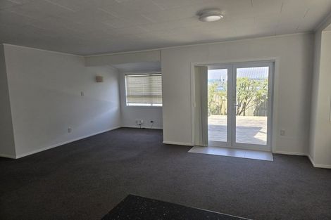Photo of property in 2/1 Tomintoul Place, Highland Park, Auckland, 2010