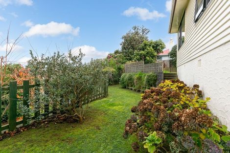 Photo of property in 33 Hampton Hill Road, Tawa, Wellington, 5028