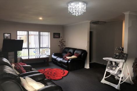 Photo of property in 33 Sun Valley Grove, Wainuiomata, Lower Hutt, 5014