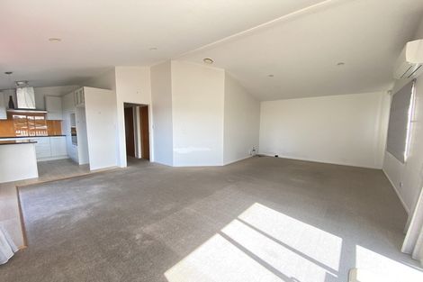 Photo of property in 1/76 Target Road, Totara Vale, Auckland, 0629