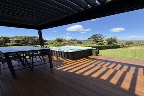 Photo of property in 31 Oakpark Place, West Harbour, Auckland, 0618