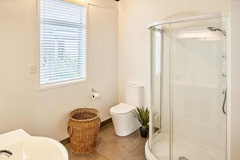 Photo of property in 33 Kiriwai Road, Paremata, Porirua, 5024