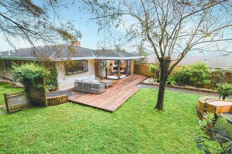 Photo of property in 16 Trevone Place, Forrest Hill, Auckland, 0620