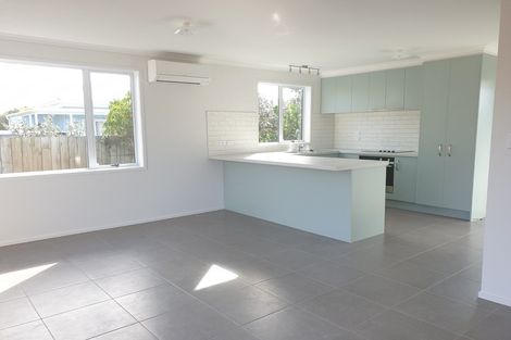 Photo of property in 93a Awaroa Road, Sunnyvale, Auckland, 0612