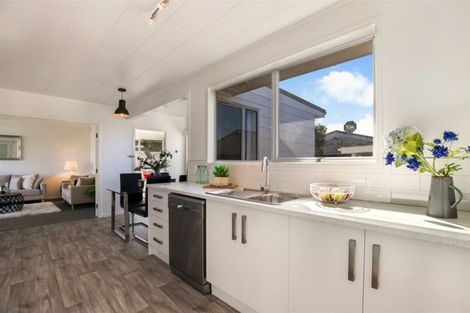 Photo of property in 13 Arnwood Street, Manurewa, Auckland, 2102