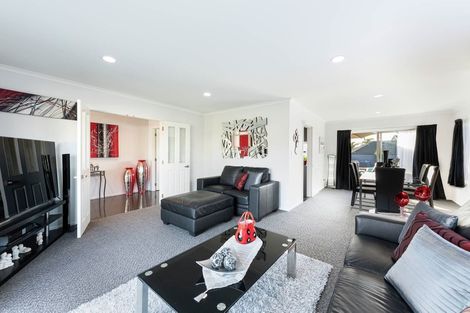 Photo of property in 6 John Brooke Crescent, East Tamaki Heights, Auckland, 2016