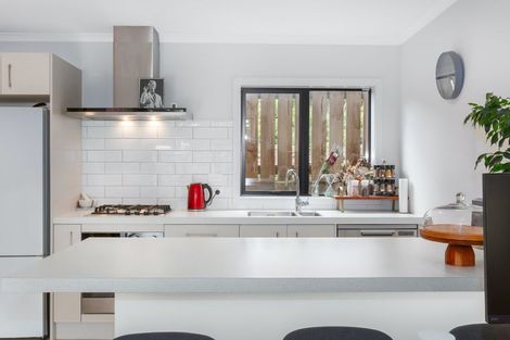 Photo of property in 7/9 Surrey Street, Tawa, Wellington, 5028