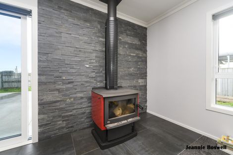 Photo of property in 17 Kowhai Street, Tokomaru, Palmerston North, 4474