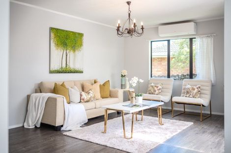 Photo of property in 2/83 Aviemore Drive, Highland Park, Auckland, 2010